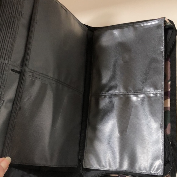 💥Host Pick💥 - Case for CDs or DVDs - Picture 10 of 16